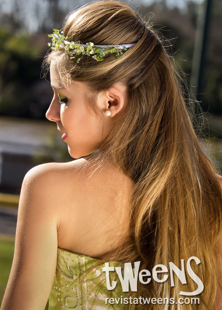 Peinado de 15 suelto con tiara - Grupo Alma Peinados de 15 peinados de 15  Años - Revista Tweens
