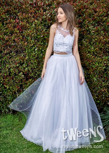 Vestido de 15 años blanco con top y dos polleras