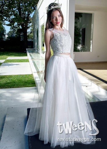 Vestido de 15 blanco largo con crop top y mini short desmontable