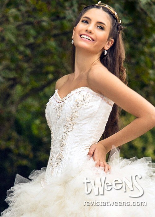 Vestido de 15 años blanco corto adelante y largo atrás