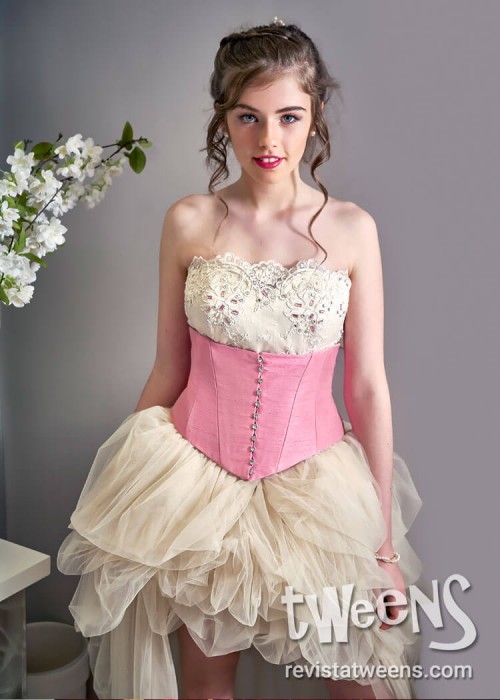 Vestido de 15 moderno  y romántico color rosa 