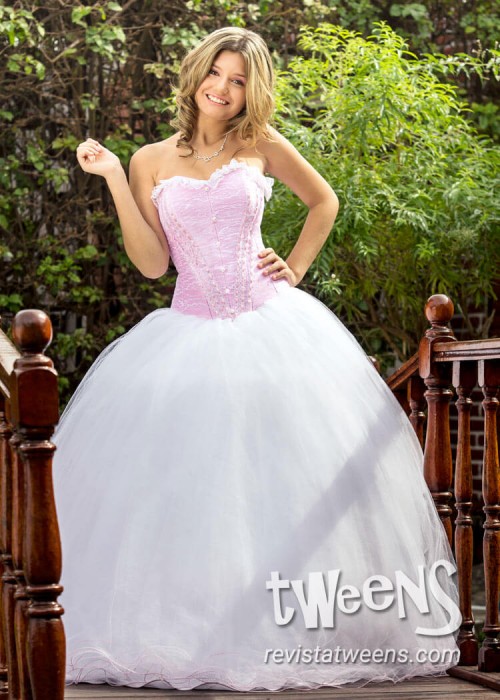 Vestido de 15 estilo princesa blanco y rosa