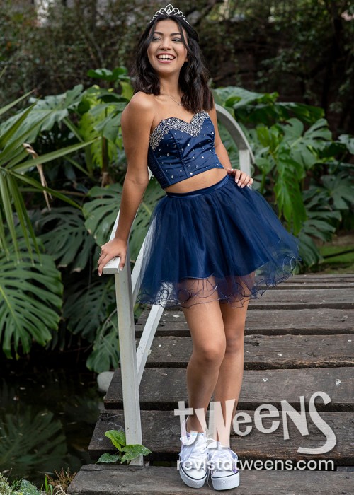 Vestido de 15 años azul con crop top corto