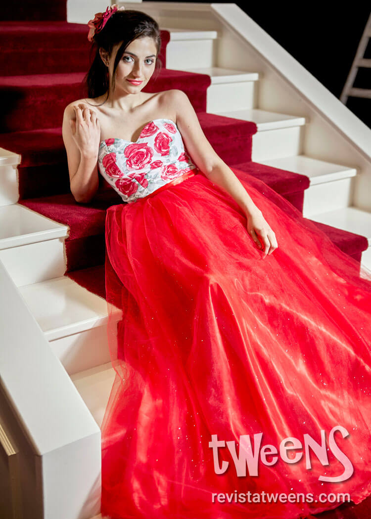 Vestido de 15 años rojo con corset floreado - Anastasia Alta Costura  Vestidos de 15 Años - Revista Tweens