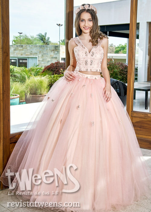 Vestido de 15 rosa con crop top - Melania Rios Alta Costura Vestidos de 15  Años - Revista Tweens